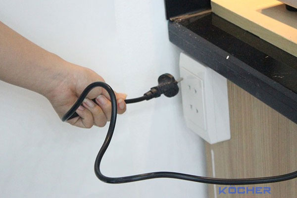 Cách thay bếp từ bị vỡ mặt kính 1