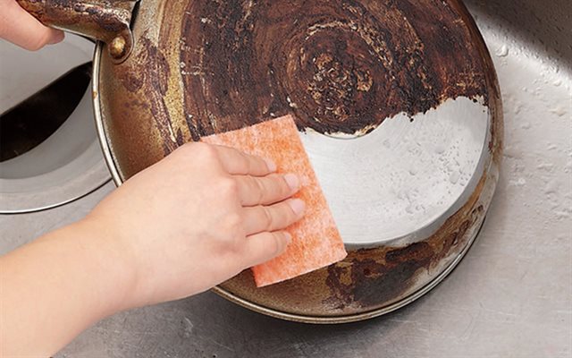 cach-lam-sach-ben-ngoai-xoong-noi Cách làm sạch bên ngoài xoong nồi