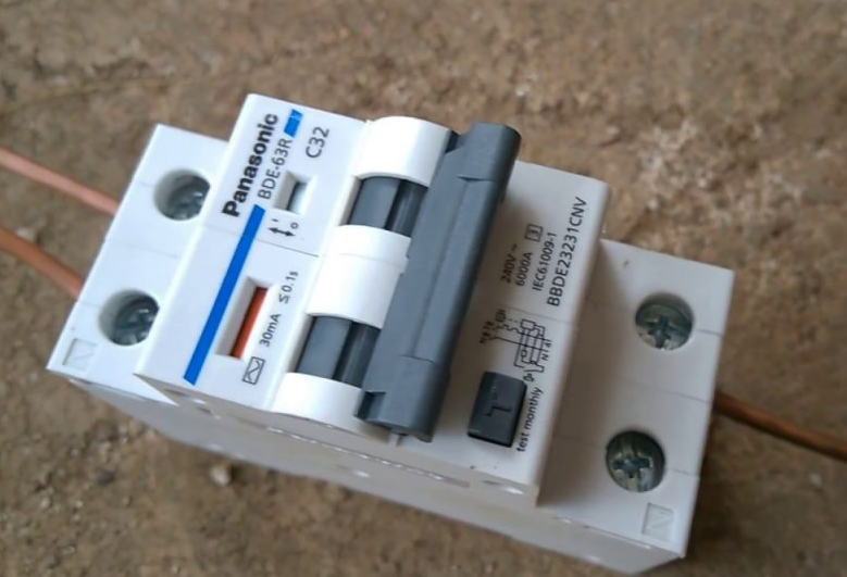 Cách chọn aptomat cho bếp từ