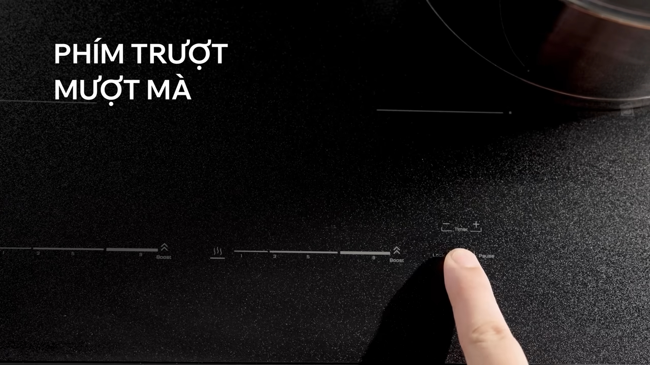 Bạn cần nhấn giữ 3 giây để khởi động bếp từ