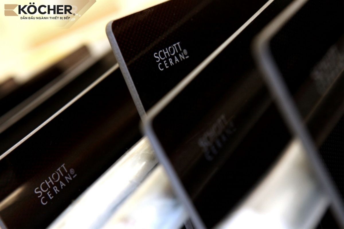 Logo Schott Ceran ở góc trên mặt kính