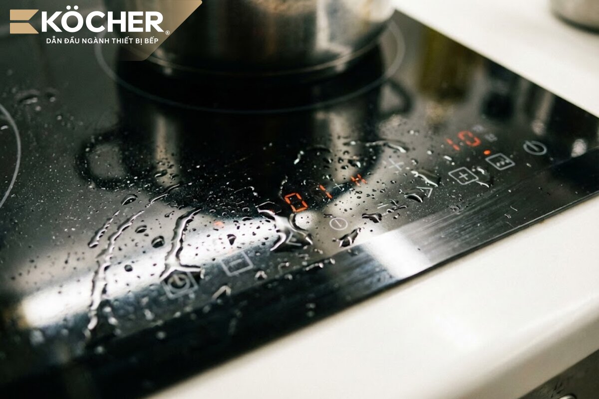 Mặt kính bị ướt là nguyên nhân bếp từ không phát xung.