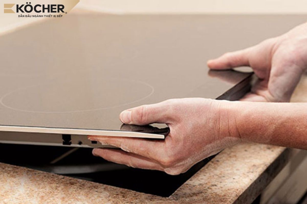 Các dòng bếp cao cấp thường có phần bụng bếp mỏng nhờ linh kiện E.G.O thu nhỏ, giúp tiết kiệm không gian.