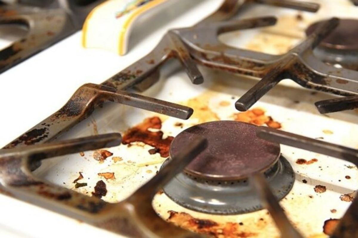 Bộ phận bếp ga tiếp xúc trực tiếp với lửa lâu ngày bị rỉ sét, cần thay thế. (Nguồn ảnh: Internet)