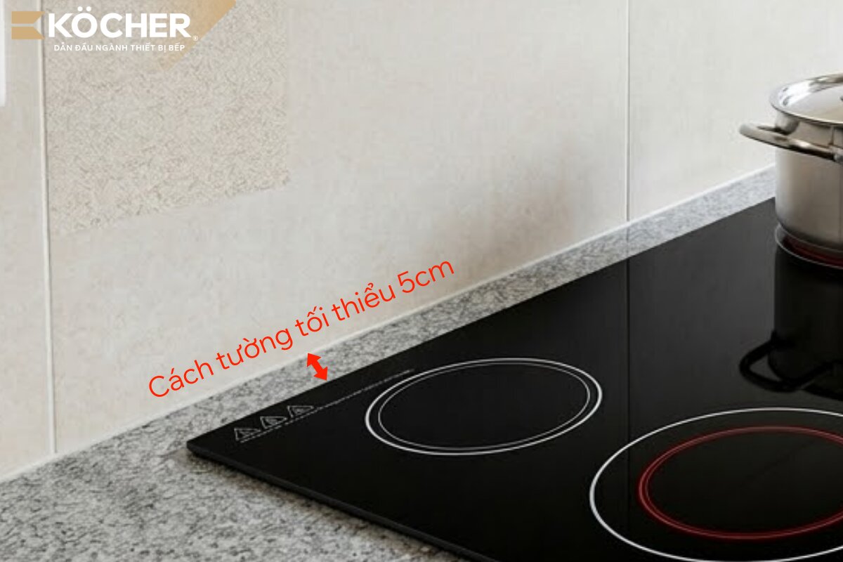 Lắp đặt bếp từ cách tường tối thiểu 5cm.