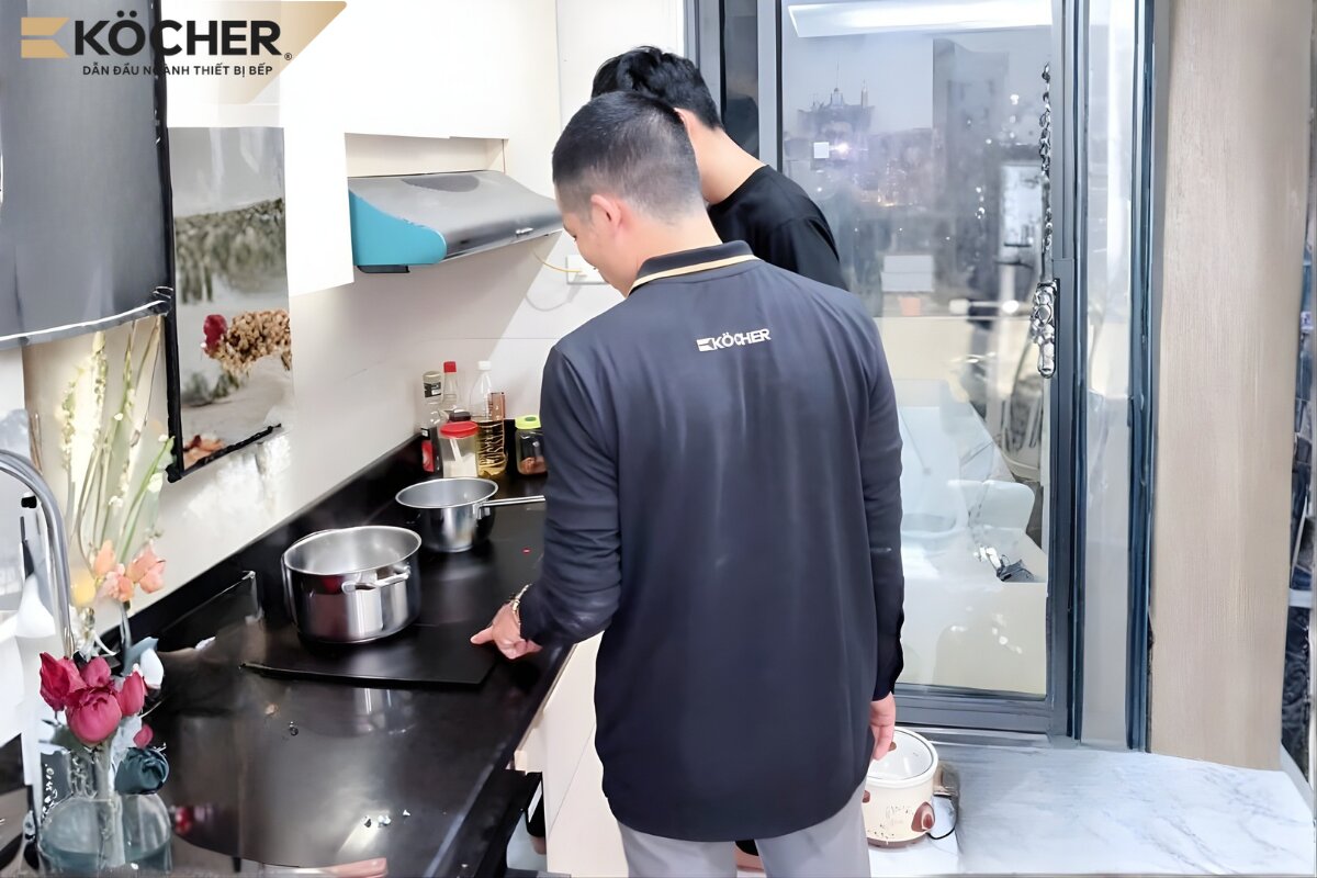 Nhờ kỹ thuật viên chuyên nghiệp kiểm tra và sửa lỗi khi nguyên nhân do trục trặc linh kiện bên trong bếp