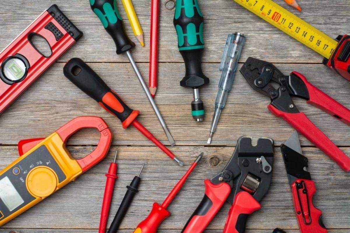 Chuẩn bị những dụng cụ cần thiết trước khi đấu điện bếp từ