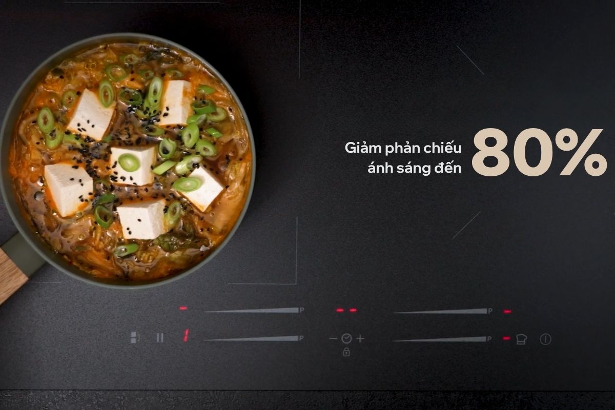 Ngoài ra, bạn có thể cân nhắc mặt kính bếp điện từ với bề mặt kính nhám X-Nano bóng mờ, tương phản tốt, giúp người dùng dễ quan sát bảng điều khiển