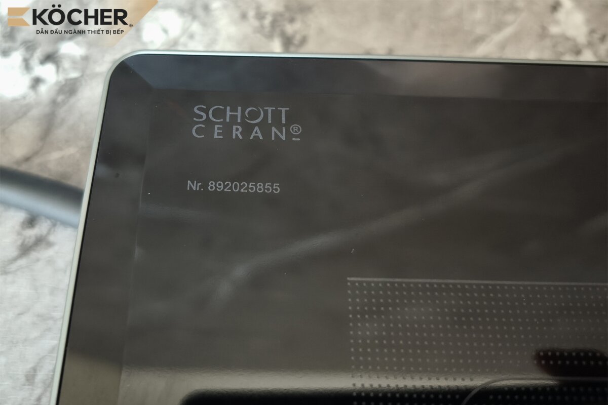 Kính Schott Ceran hay EuroKera chính hãng luôn được in logo thương hiệu sắc nét bằng công nghệ laser chống cạo xóa kèm theo một mã số series riêng biệt bên dưới