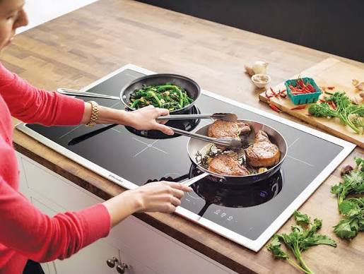 Nên mua bếp từ hay bếp hồng ngoại cho gia đình
